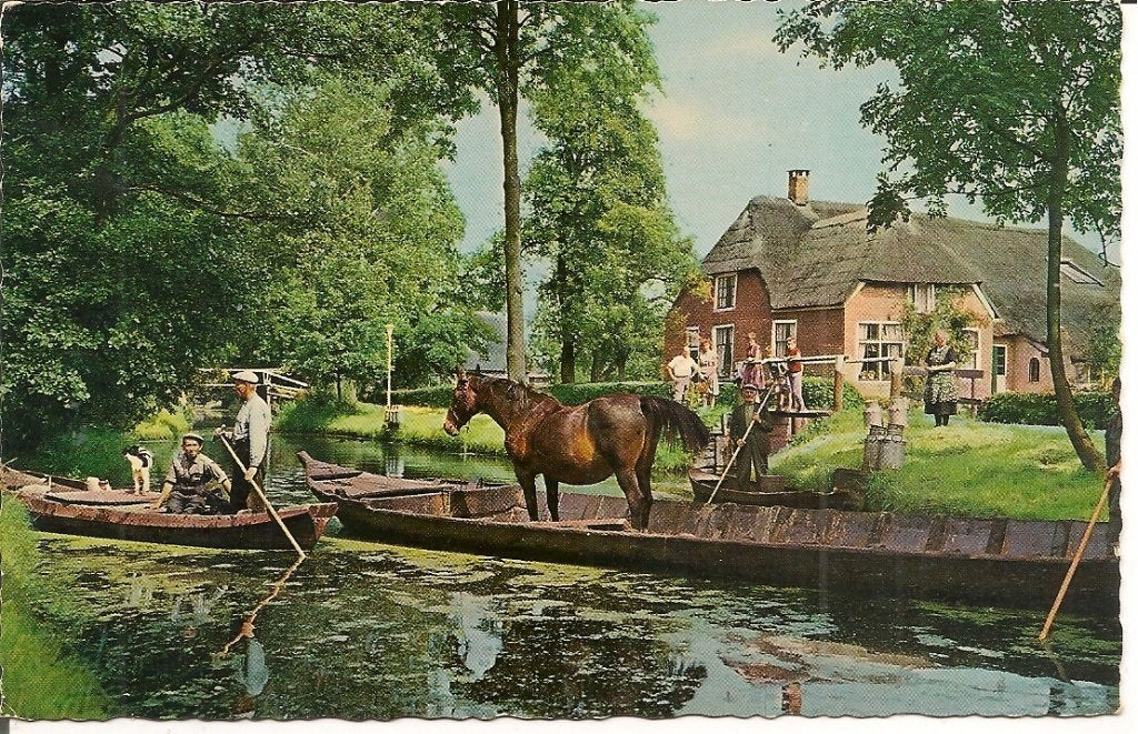 Ansichtkaart Giethoorn: Vervoer per paard en boot, Ophalen of Verzenden, 1940 tot 1960, Gelopen, Overijssel