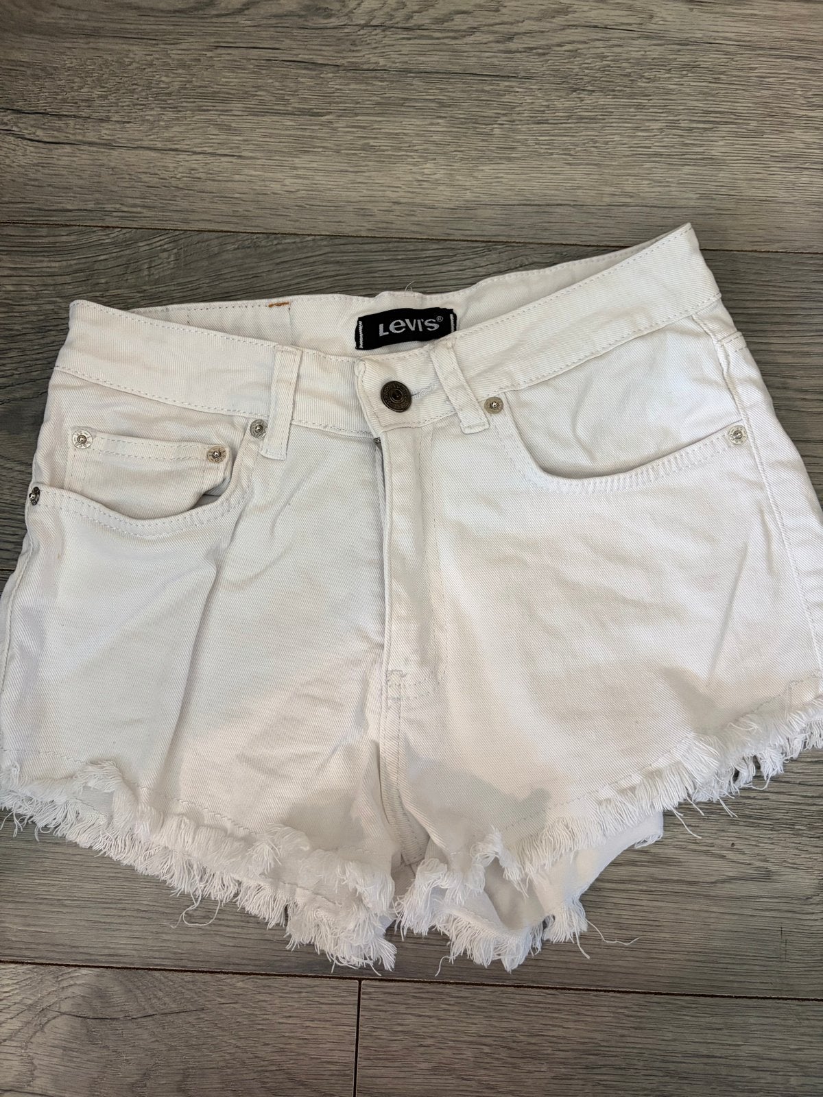Witte Levi's korte broek dames maat 29, Kort, Wit, Ophalen of Verzenden, Maat 36 (S)