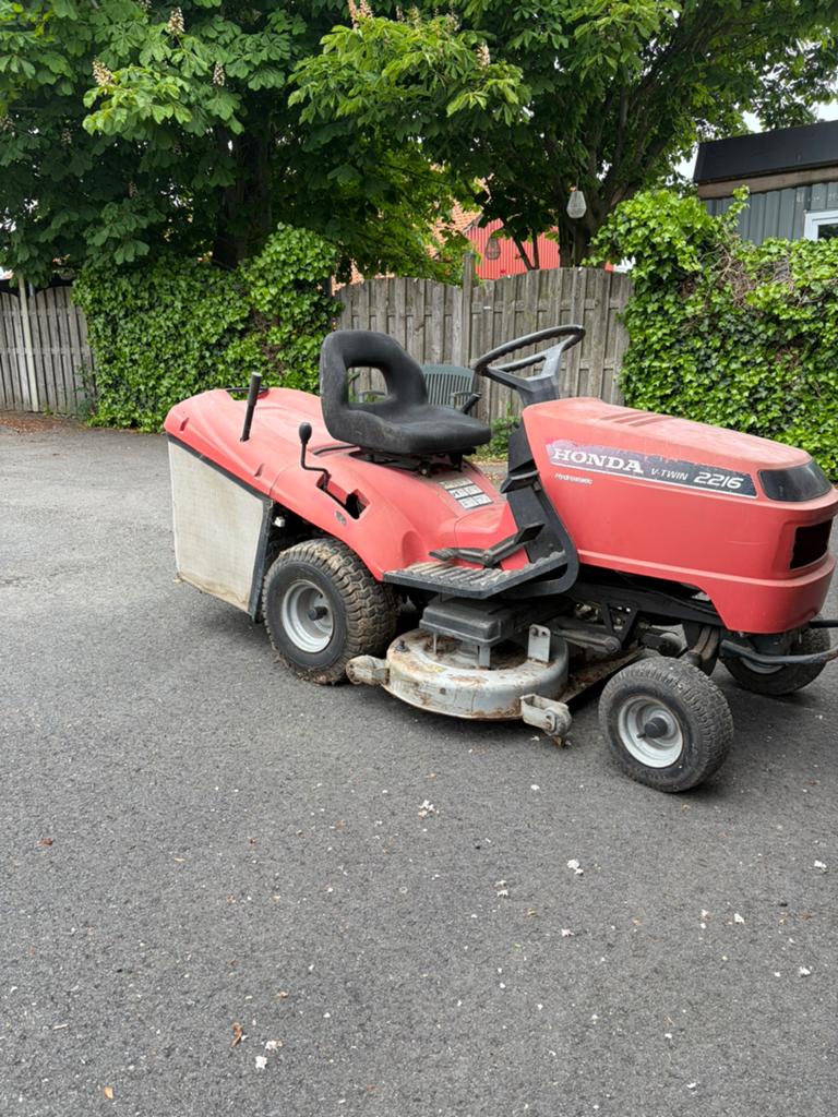 Honda zitmaaier met opvangbak, Ophalen, Cirkelmaaier, Gebruikt, Opvangbak