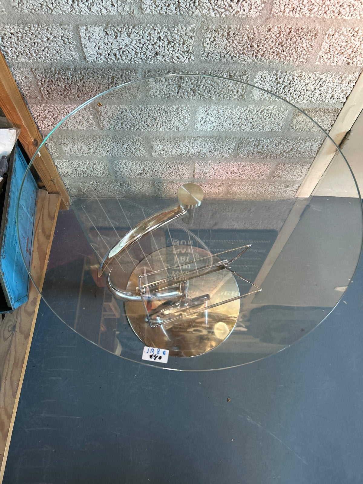 Jaren '80 Glazen Salontafel met Krantenhouder, Gebruikt, Rond, 55 tot 75 cm, Glas