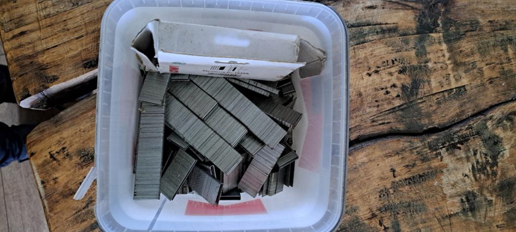 Nietjes voor tacker/nietpistool   BIEDEN, Ophalen