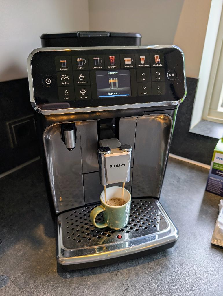 Philips LatteGo 4400 koffieautomaat incl onderhoudsmiddelen, Witgoed en Apparatuur, Afneembaar waterreservoir, Gebruikt, Espresso apparaat