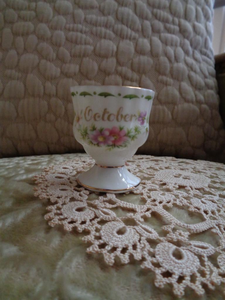 Royal Albert Eierdop Flower of the Month Oktober **Mimosa**, Ophalen of Verzenden