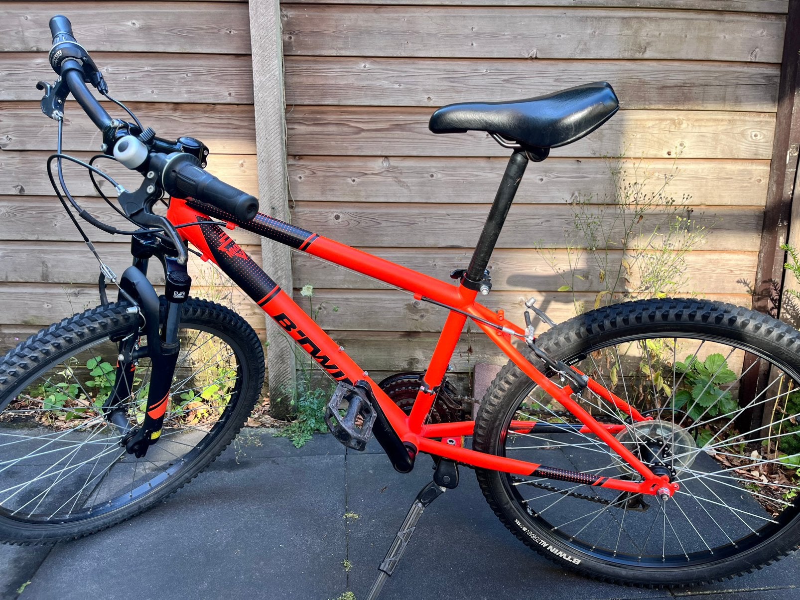 B'Twin Mountainbike - Oranje/Zwart 24 inch, Fietsen en Brommers, Gebruikt, Hardtail, 53 tot 57 cm, Ophalen