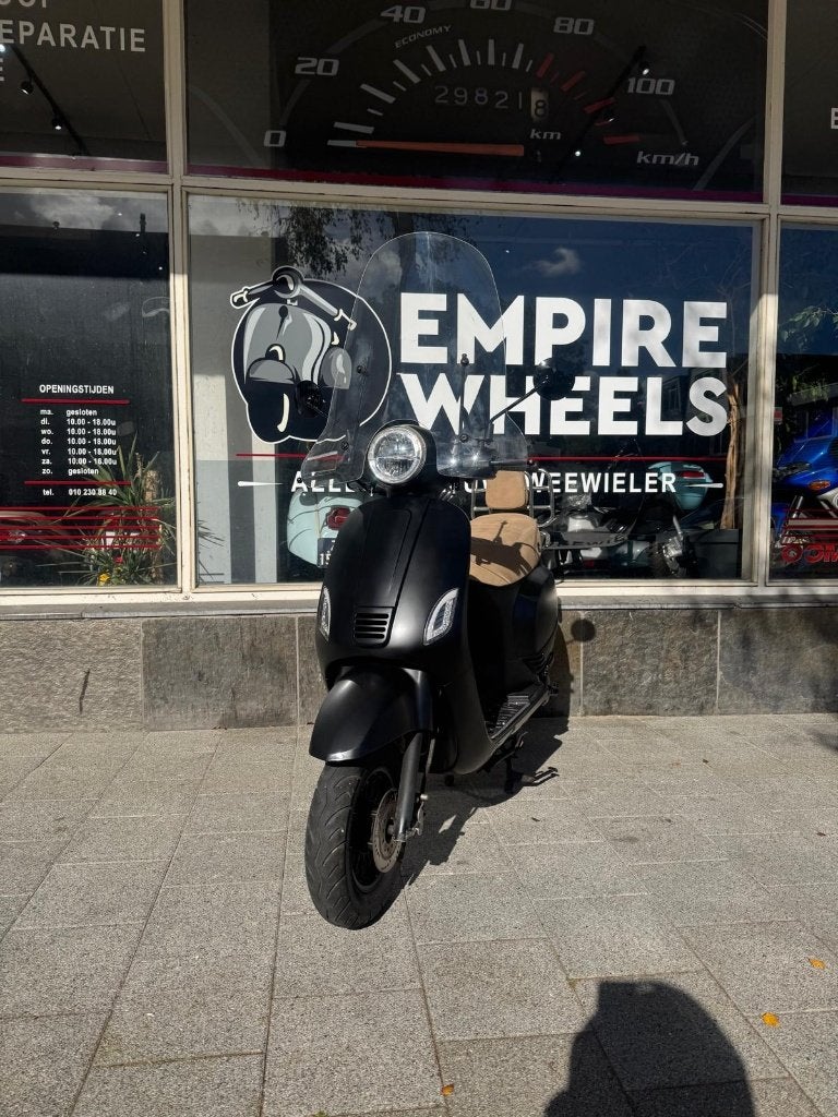 senzo riva luxe vespa look a like aanbieding!, Fietsen en Brommers, Senzo, Maximaal 45 km/u, Zo goed als nieuw, AGM