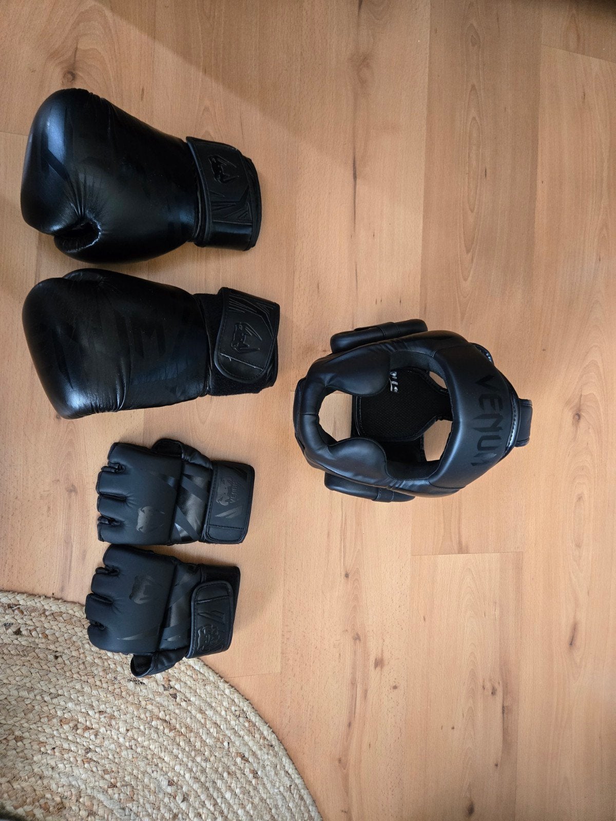 Venum MMA/Kickboksen set: handschoenen & head gear, Ophalen of Verzenden