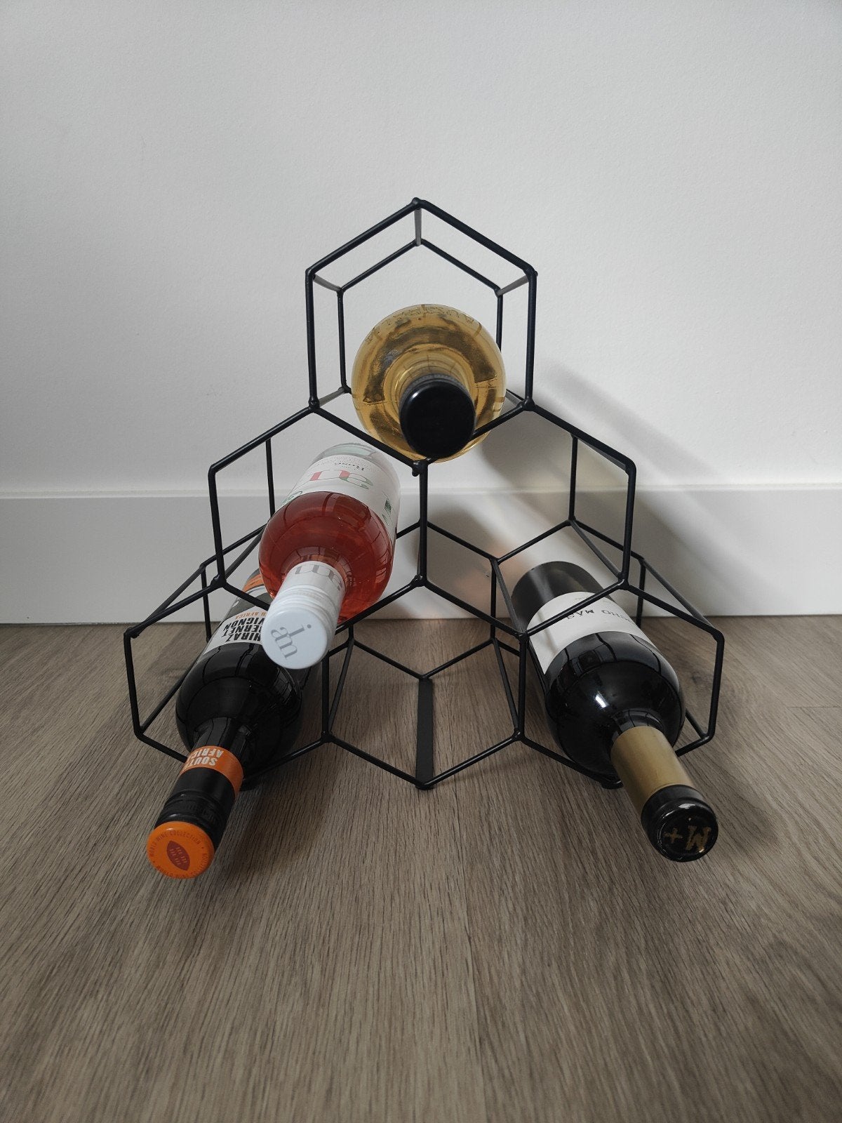 Zwart metalen wijnrek (hexagon / honingraat design), 5 tot 15 flessen, Ophalen of Verzenden, Zo goed als nieuw, Metaal