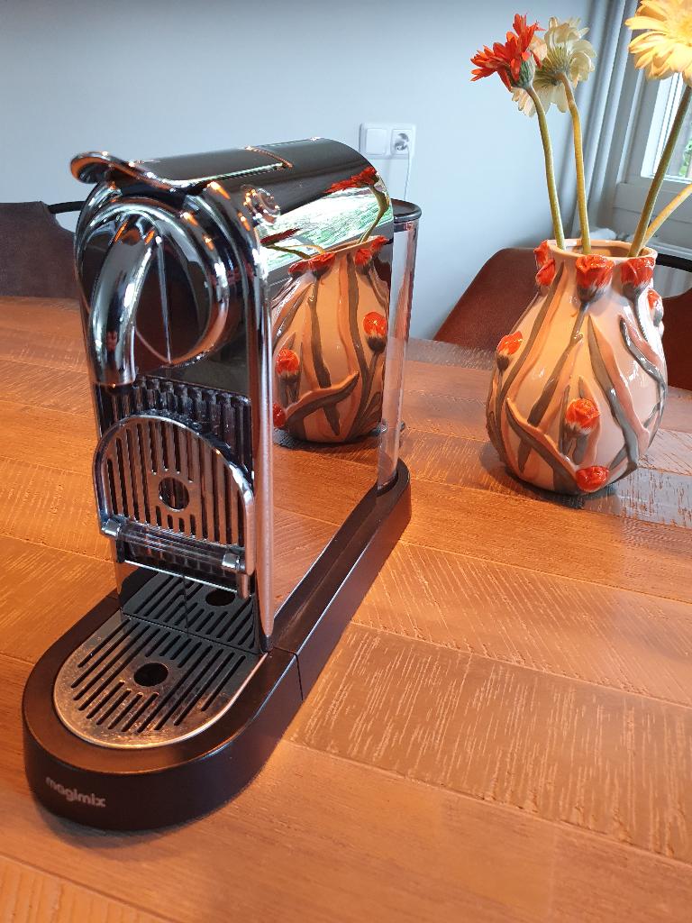 nespresso citiz in chrome uitvoering, Ophalen, 1 kopje, Koffiepads en cups, Afneembaar waterreservoir