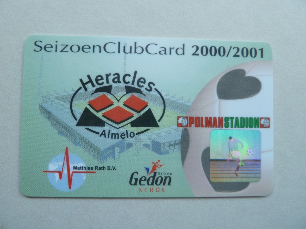 Seizoenclubcard.  Heracles. 2000/2001.  Roze  supportersver., Verzamelen, Sportartikelen en Voetbal, Ophalen of Verzenden, Zo goed als nieuw