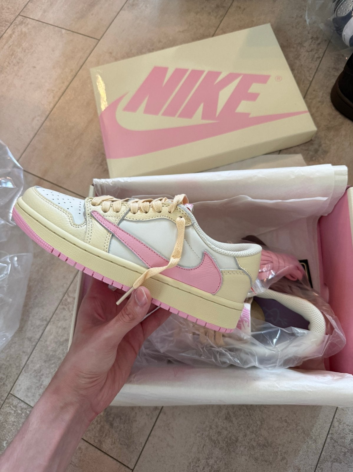 Travis scott schoenen, Ophalen of Verzenden, Zo goed als nieuw, Zwart, Sneakers of Gympen