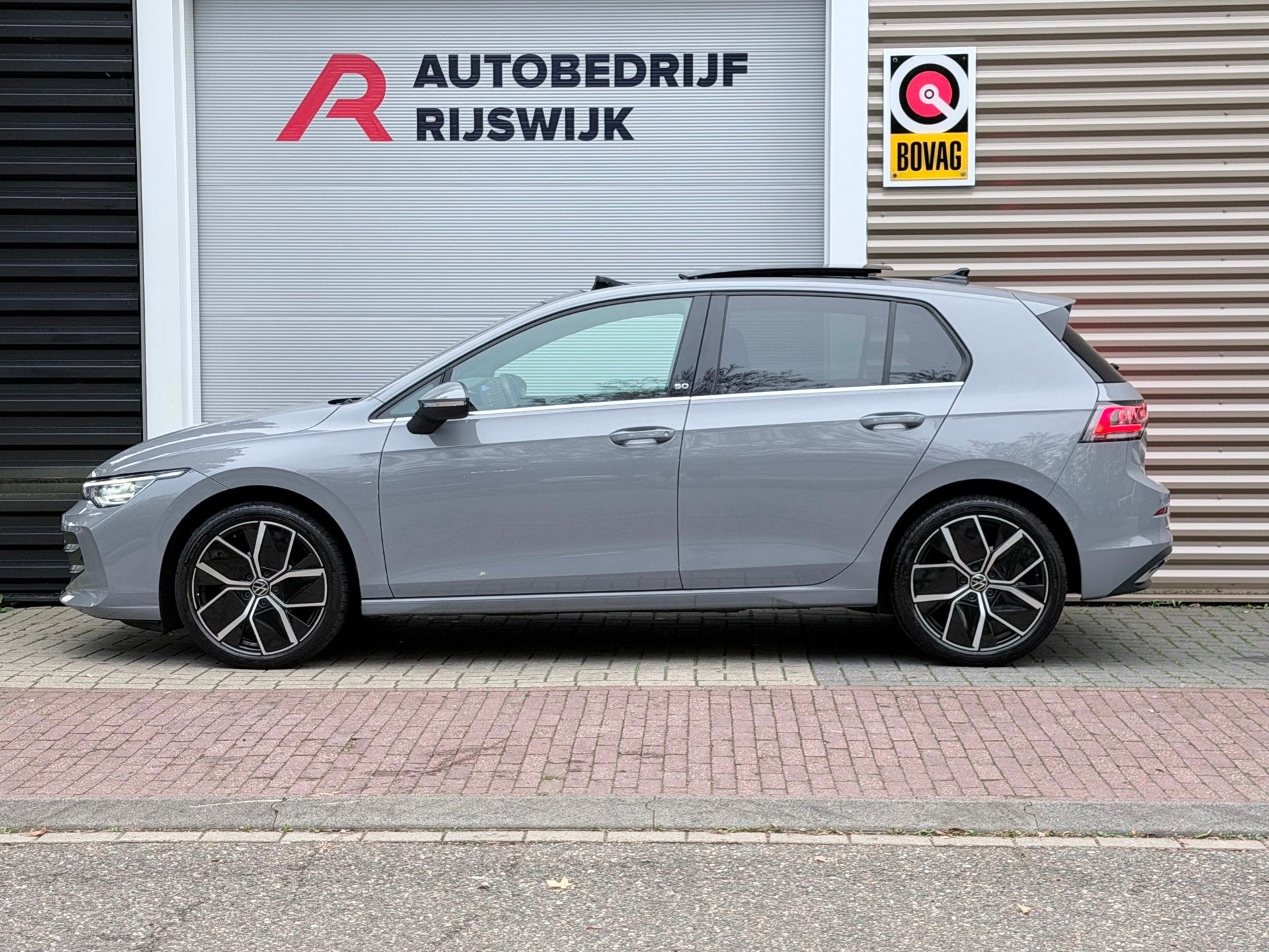 Volkswagen GOLF 1.5 eTSI Pano/Memory/Matrix/HuD, 4 cilinders, Bedrijf, Golf, 1500 kg