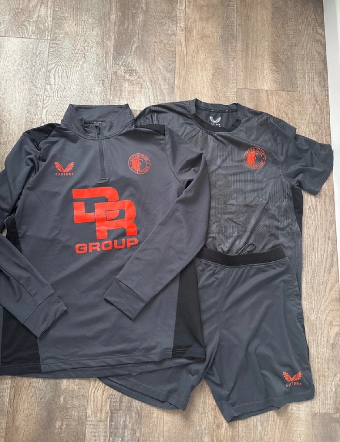 Feyenoord Castore set shirt korte broek trui Maat M, Maat 48/50 (M), Ophalen of Verzenden, Zo goed als nieuw, Voetbal
