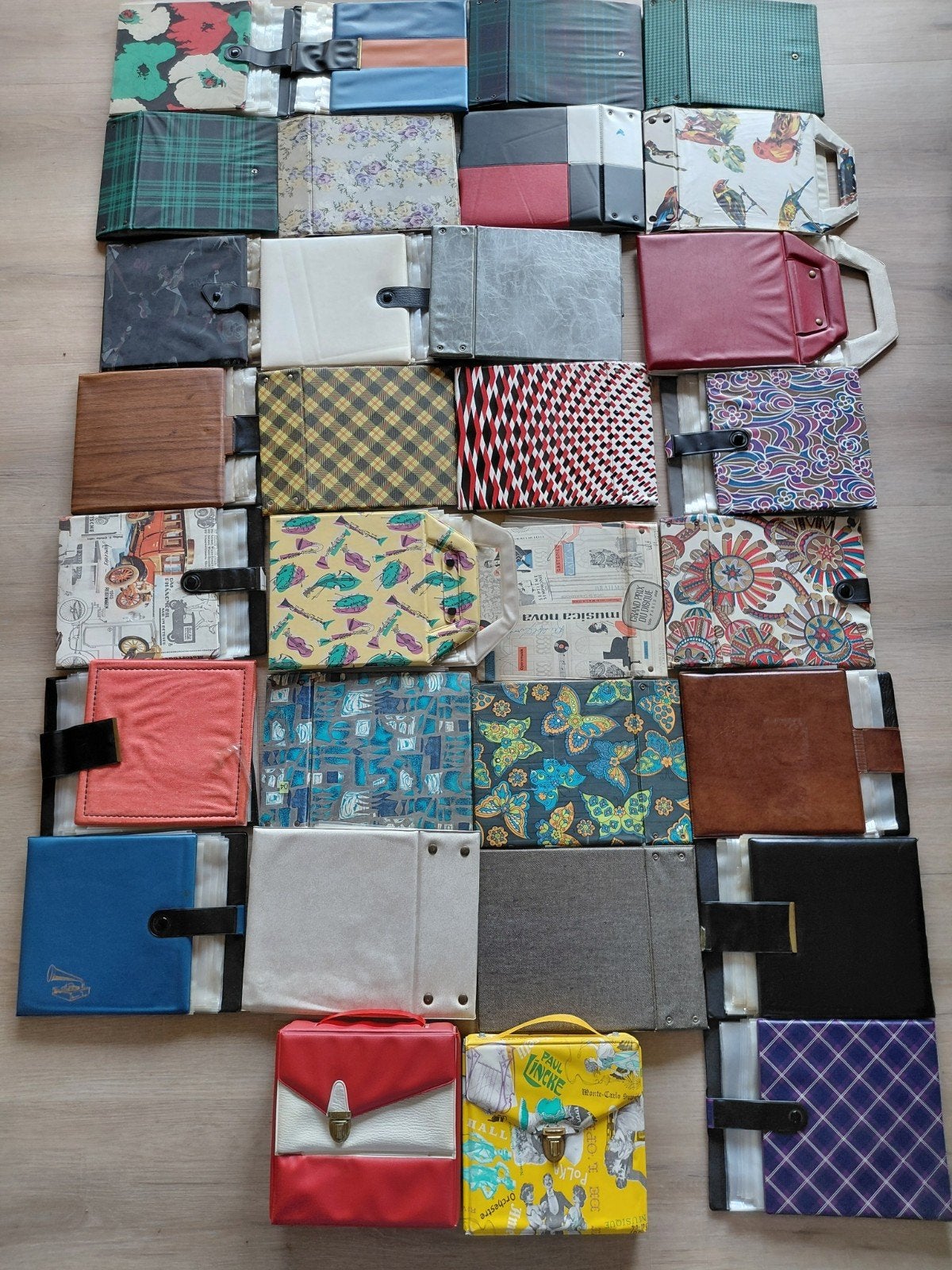 53 verzamelmapjes voor 7inch vinyl singles.
