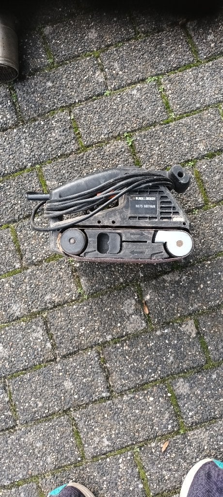 Black & Decker BD75 Bandschuurmachine – 600W (75mm), Ophalen, Gebruikt, 600 tot 1200 watt, Bandschuurmachine
