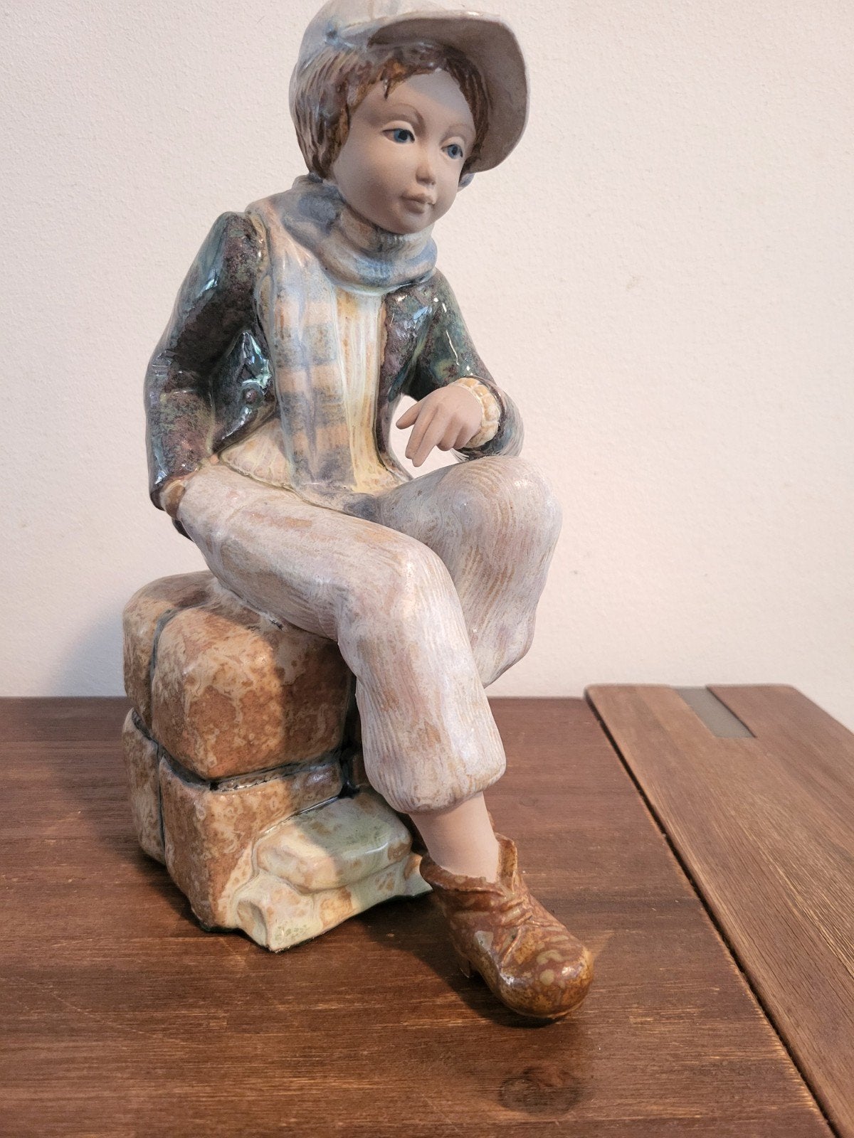 Vintage Hoyng Enschede Keramiek Beeldje Jongen, Ophalen of Verzenden, Gebruikt, Mens