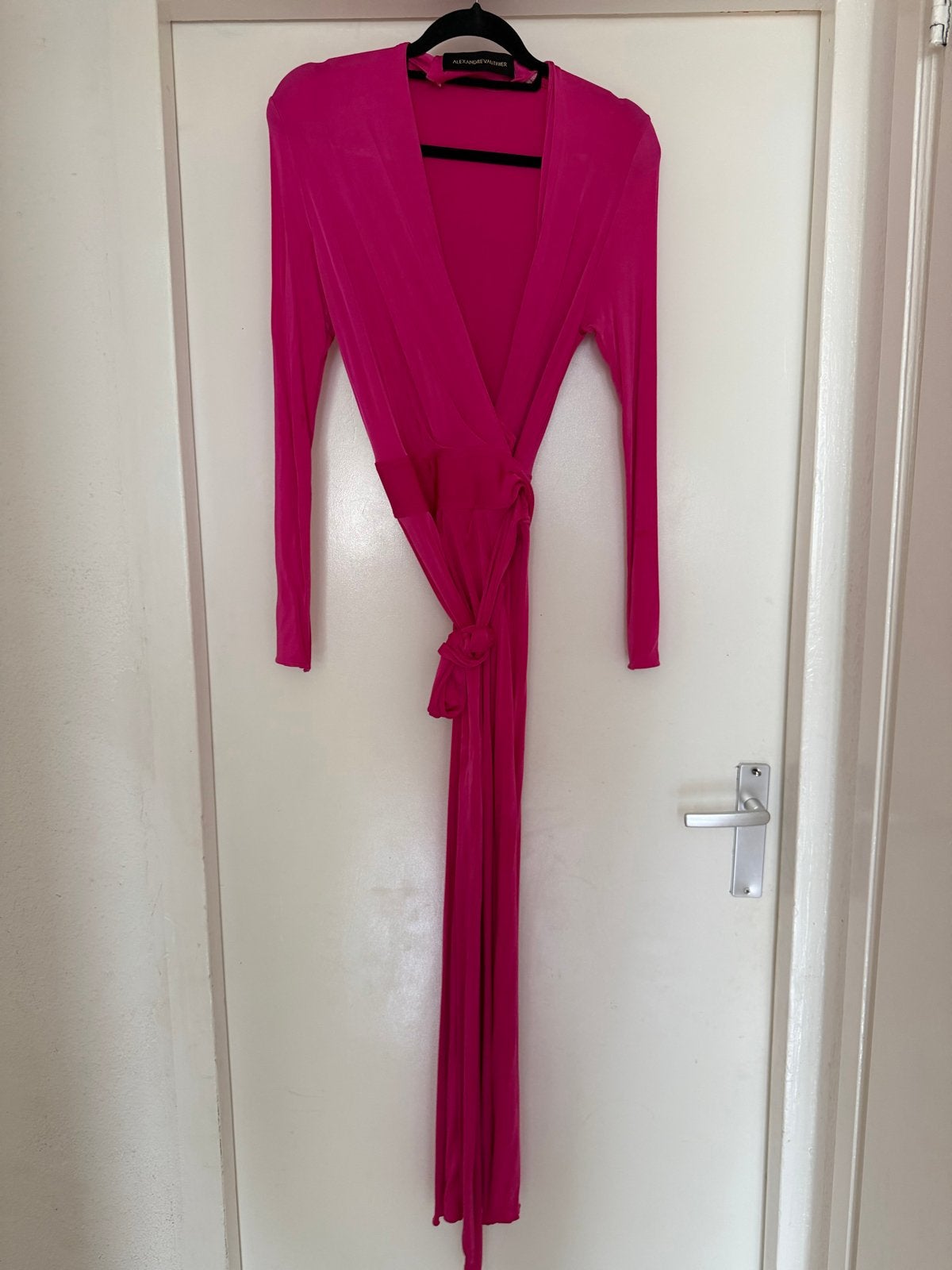 Alexandre Vauthier fuchsia wikkeljurk, Kleding | Dames, Jurken, Maat 38/40 (M), Ophalen of Verzenden, Zo goed als nieuw, Roze