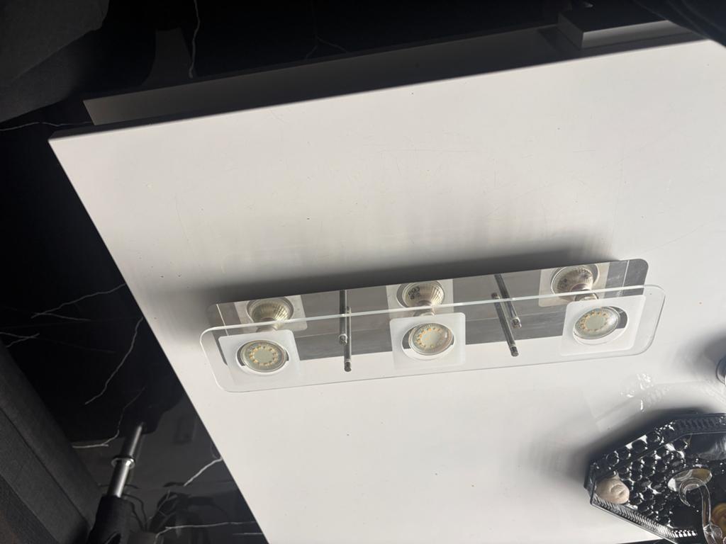 Mooie lamp met 3 spots, Gebruikt, Metaal of Aluminium, Ophalen of Verzenden, Led