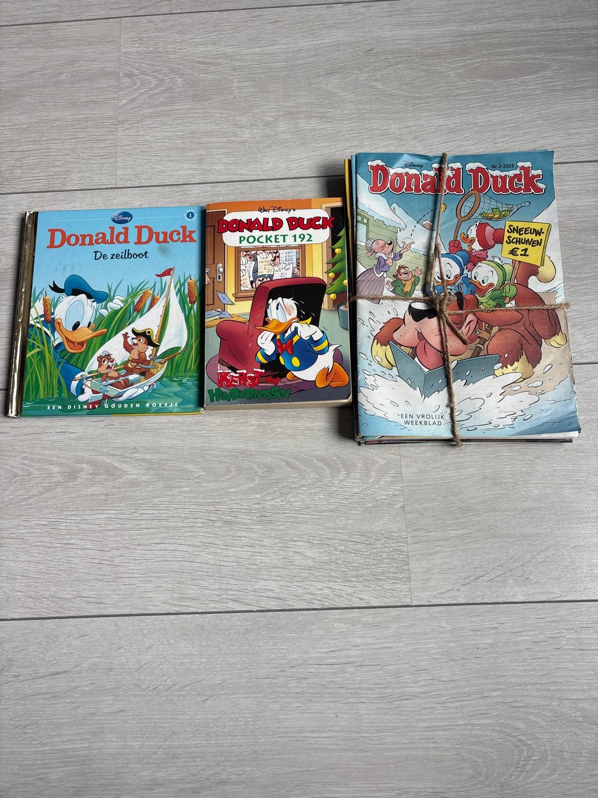 Donald Duck: 10 weekbladen, Pocket 192 en voorleesboekje, Meerdere stripboeken, Ophalen of Verzenden, Gelezen