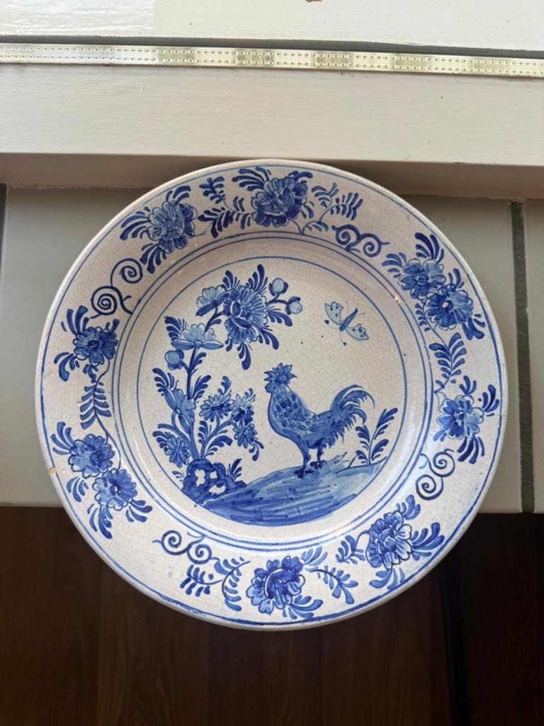 Delfts blauw bord De Eendracht Makkum haan ca. 1910, Ophalen of Verzenden