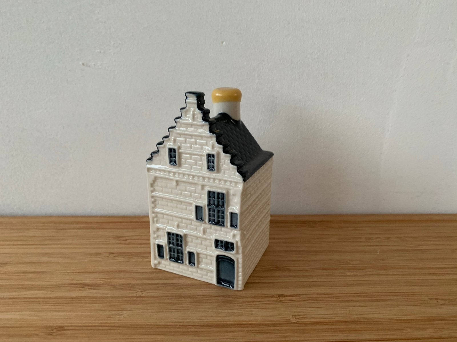 KLM huisje 82 (Gevuld en geseald), Verzamelen, KLM Huisjes, Ophalen of Verzenden, Zo goed als nieuw, Gevuld