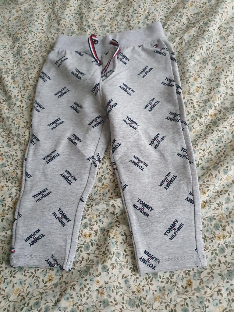 Tommy Hilfiger broek jongens/meisjes maat 80 gebruikt, Kinderen en Baby's, Kinderkleding | Maat 92, Broek, Gebruikt, Jongen of Meisje