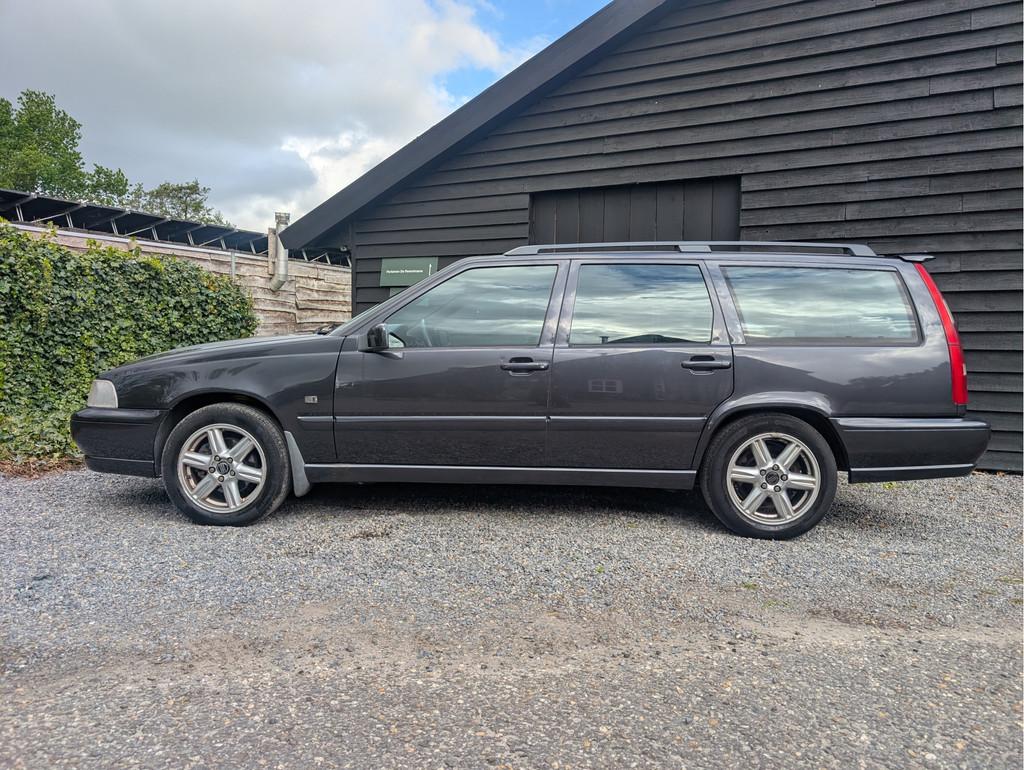 Volvo V70 2.4 T Comfort (bj 2000), Auto's, Gebruikt, Leder en Stof, 1600 kg, 500 kg