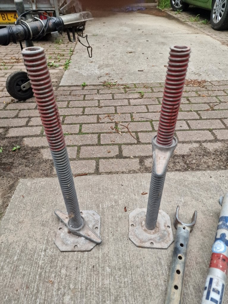 2x Layher voetspindel  en 2x steiger koppelings stuk, Doe-het-zelf en Verbouw, Steigers, Ophalen, Gebruikt, Overige typen, Minder dan 2 meter