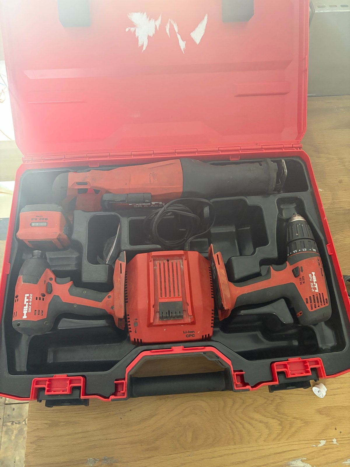 Leuke Hilti set verkeerd in nette staat, Doe-het-zelf en Verbouw, Gereedschap | Boormachines, Variabele snelheid, Ophalen of Verzenden