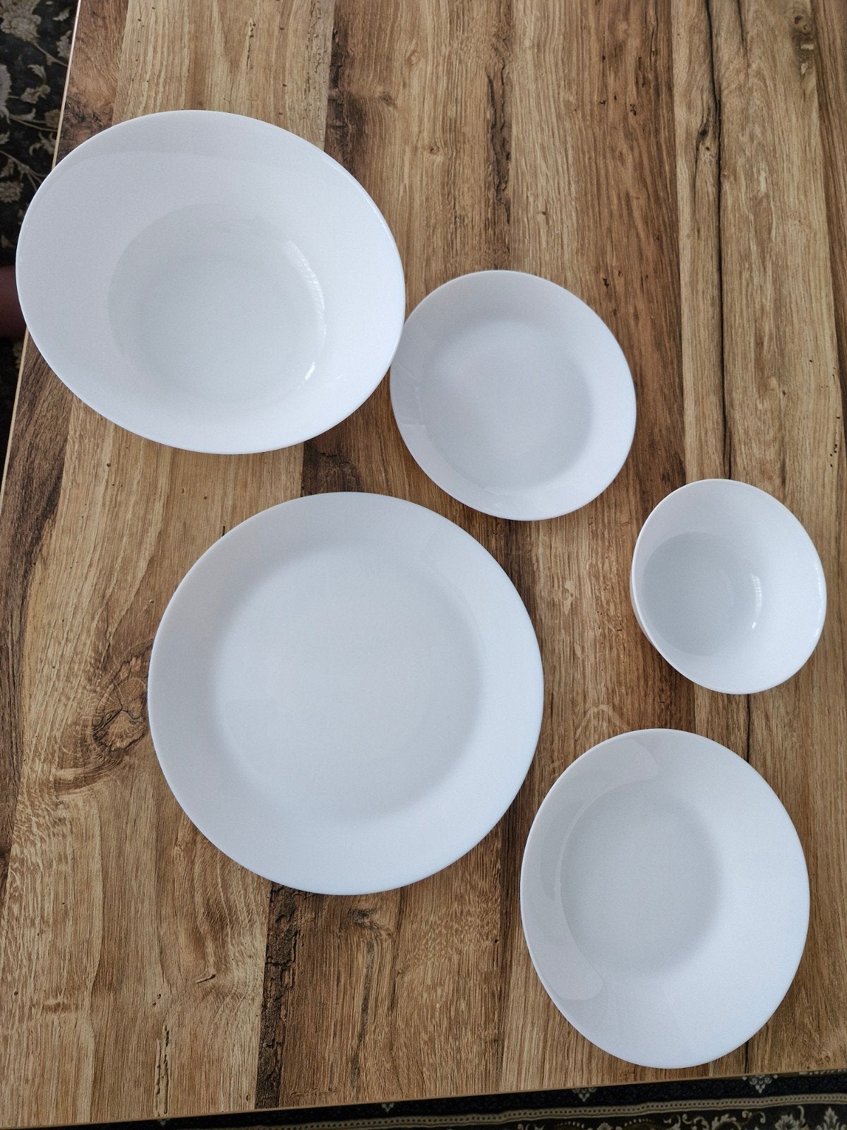 Servies set: 18 borden, 9 kleine schaaltjes, 4 grote schalen, Huis en Inrichting, Keuken | Servies, Ophalen