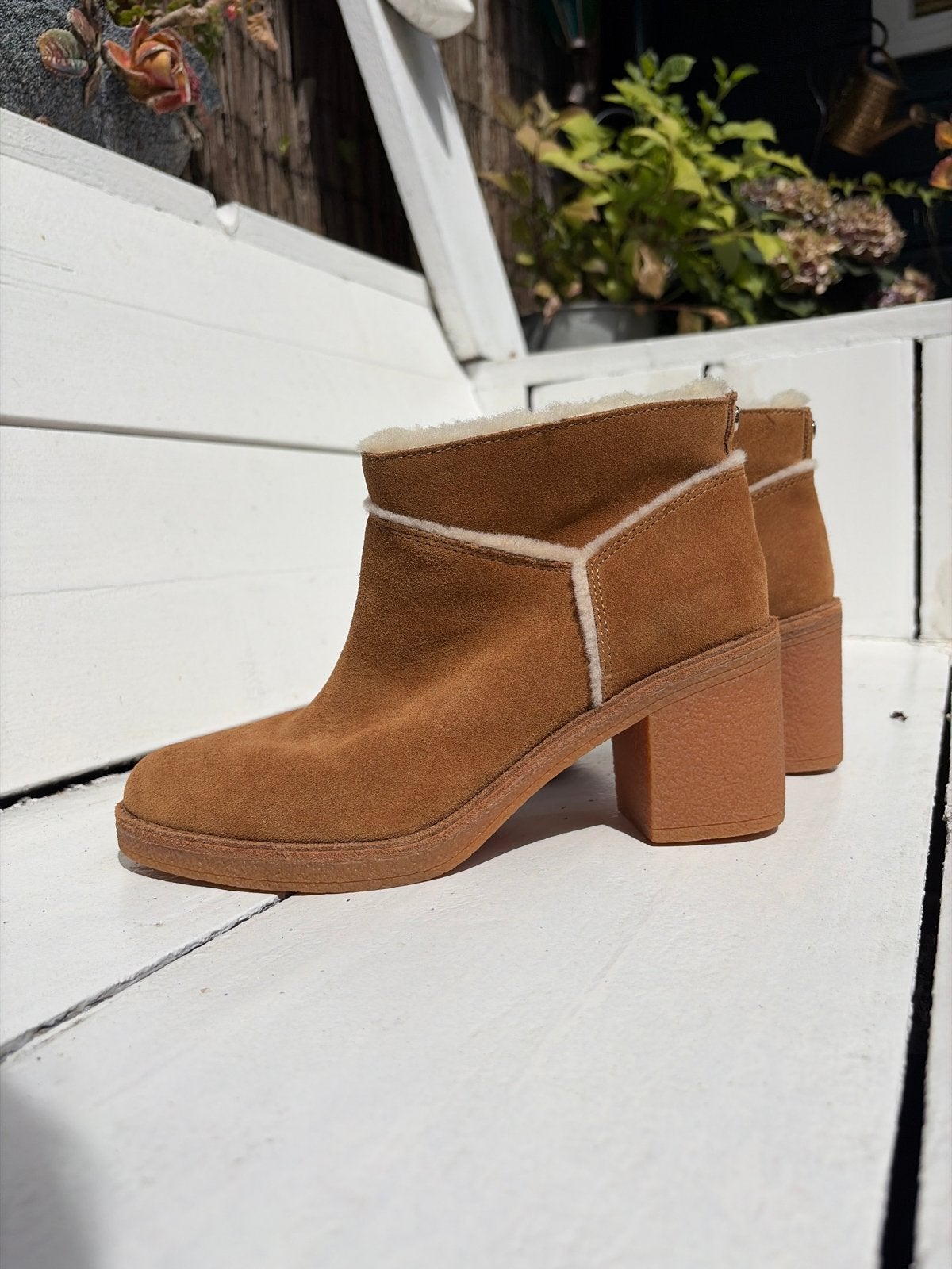 Nieuwe  UGG Kasen enkellaarsjes in kastanjebruin suède, 38, Ophalen of Verzenden, Nieuw, Bruin, Lage of Enkellaarzen