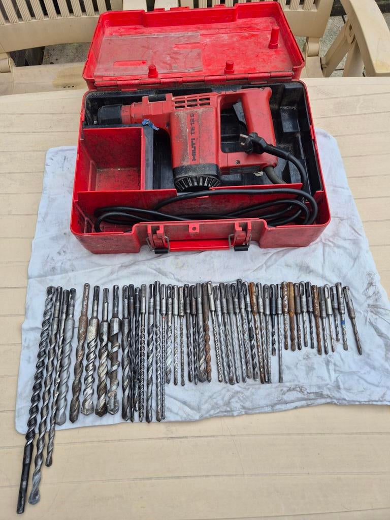 Hilti boormachine met 45  boren, Ophalen, Gebruikt, Motor