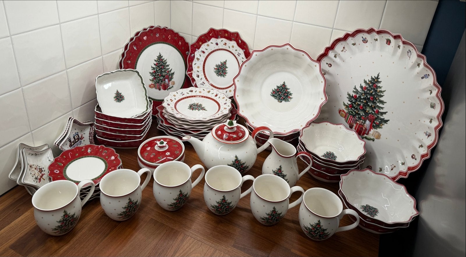 Villeroy & Boch Toy's Delight Kerstservies - Compleet, Huis en Inrichting, Ophalen, Klassiek, Villeroy & Boch, Zo goed als nieuw