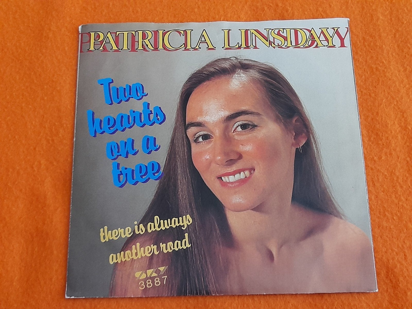 Patricia Linsday - Two Hearts on a Tree (Sky-Telstar 1983), Originele persing, 7 inch, Ophalen of Verzenden, Zo goed als nieuw