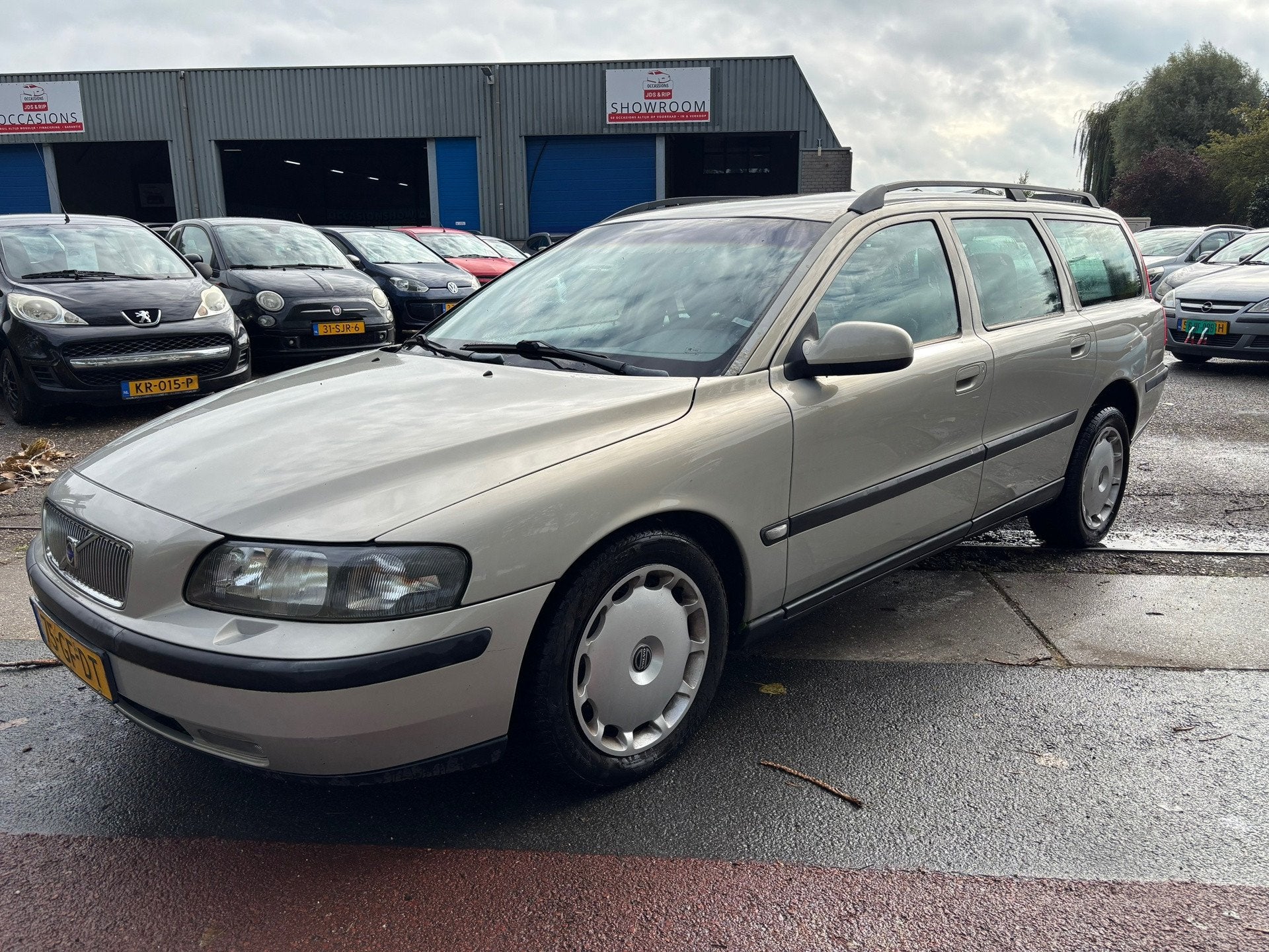 Volvo V70 2.4 Comfort Line, Voorwielaandrijving, Zwart, 1505 kg, Beige