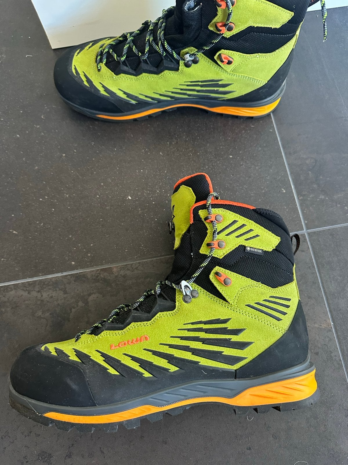 Lowa Alpine Expert GTX Bergschoenen maat 45, Sport en Fitness, Ophalen, Zo goed als nieuw, Schoenen
