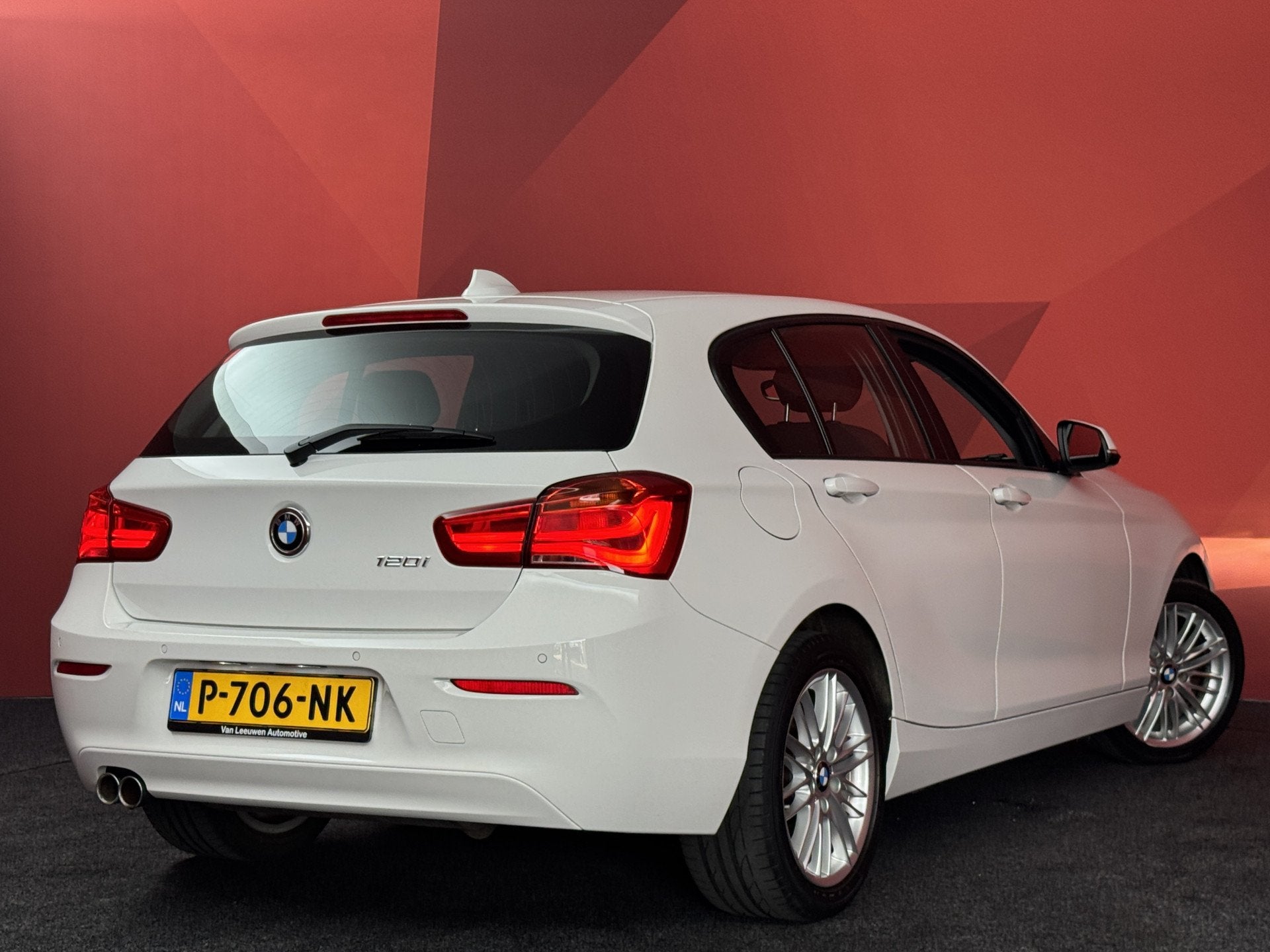 BMW 1-serie 120i Executive | Stoelverwarming | Navigatie | C, Auto's, BMW, 1998 cc, Gebruikt, 4 cilinders, Wit