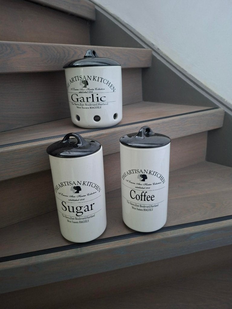 3 POSELEINEN POTTEN KOFFIE , SUIKER EN KNOFLOOK, Overige typen, Ophalen of Verzenden, Zo goed als nieuw, Overige stijlen