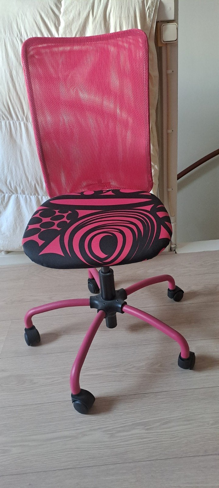 Roze bureaustoel met wieltjes, Ophalen, Gebruikt, Roze, Bureaustoel