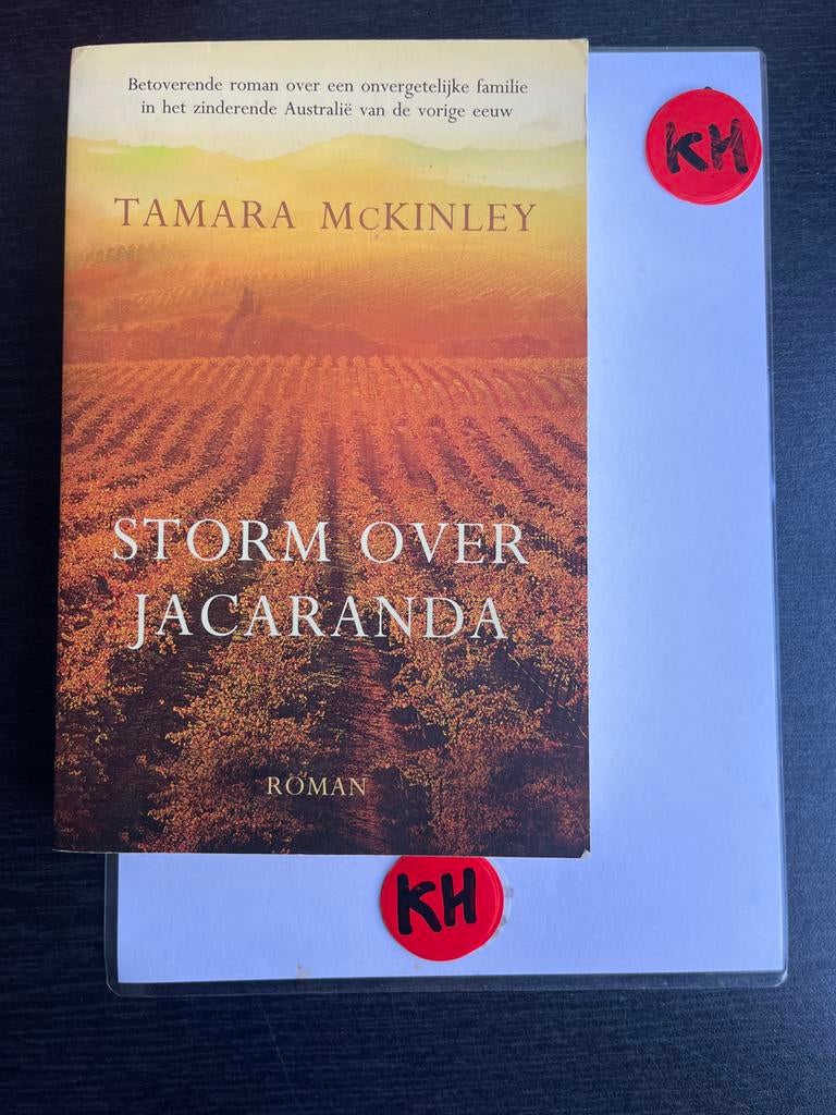 Storm Over Jacaranda - Tamara McKinley Roman, Boeken, Romans, Ophalen of Verzenden, Zo goed als nieuw, Wereld overig