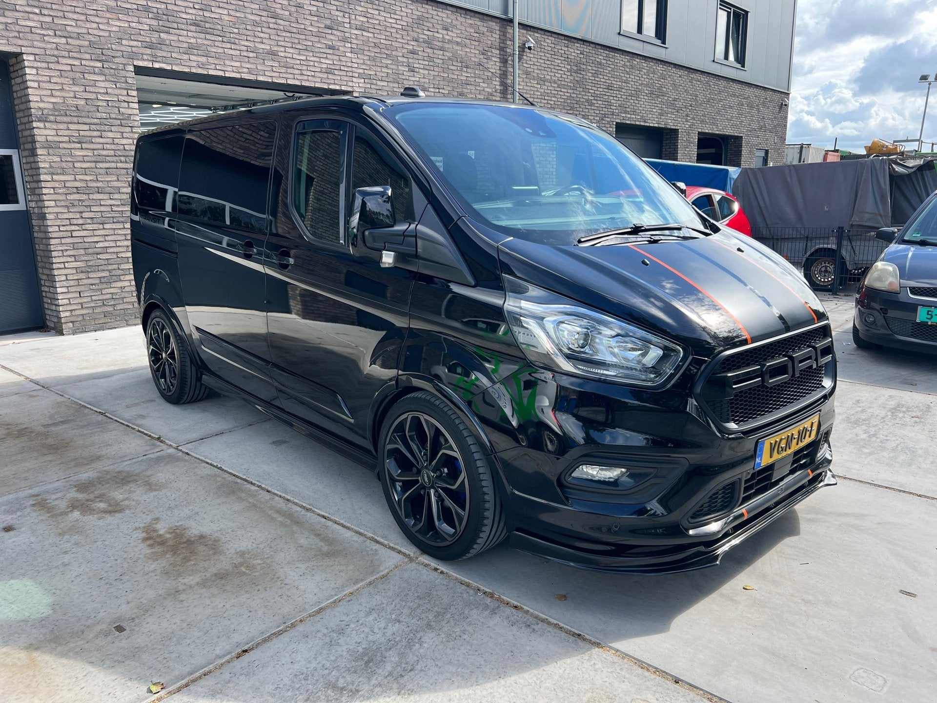 Ford Transit Custom 320 2.0 TDCI L1H1 Sport DC, 15 km/l, Euro 6, 4 cilinders, Bedrijf