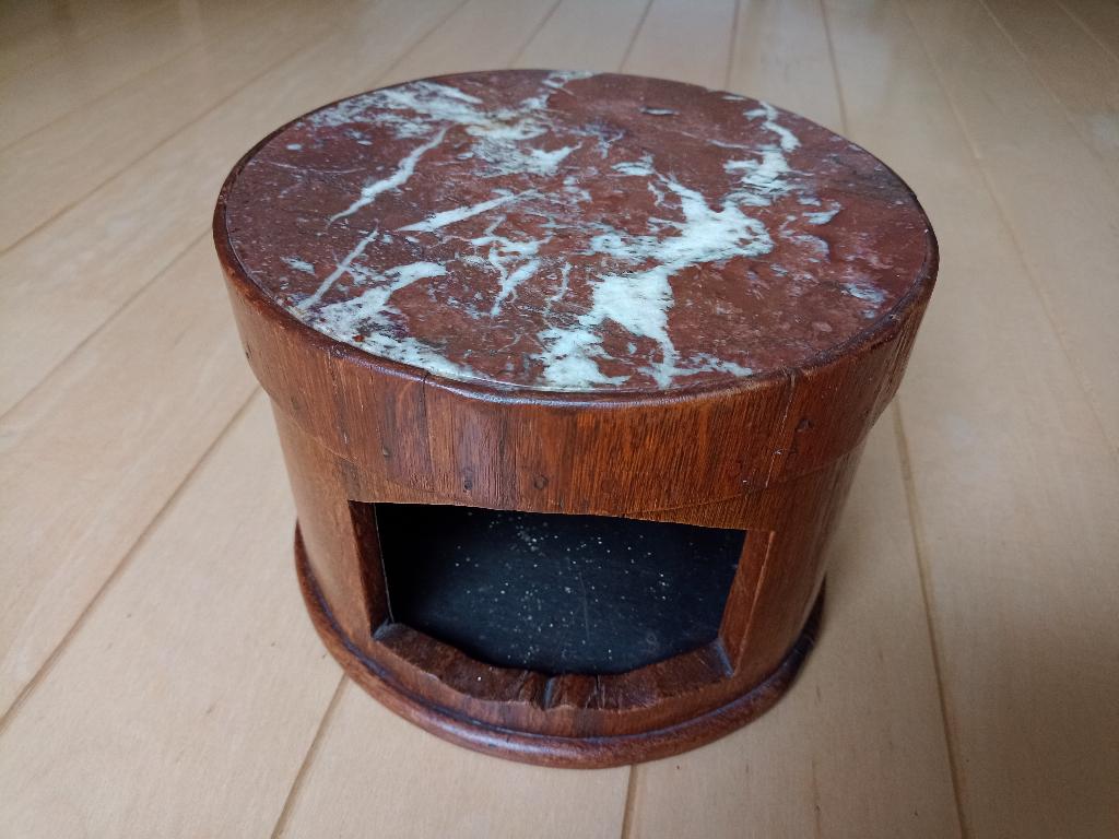 Antieke eiken stoof met rood marmeren warmplaat, Antiek en Kunst, Antiek | Woonaccessoires, Ophalen of Verzenden