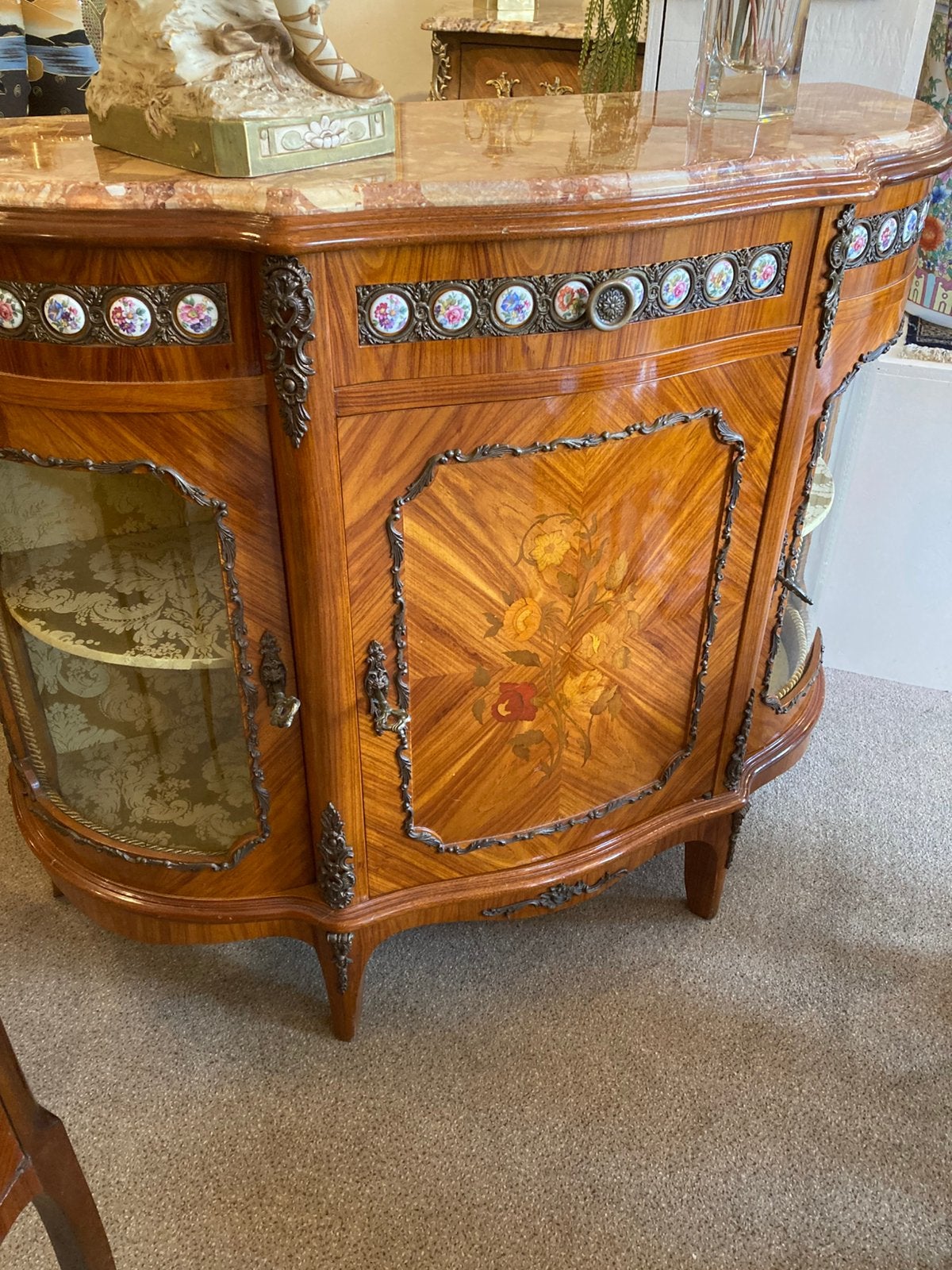 Antieke marqueterie dress met vitrines en Limoges plaquette, Ophalen