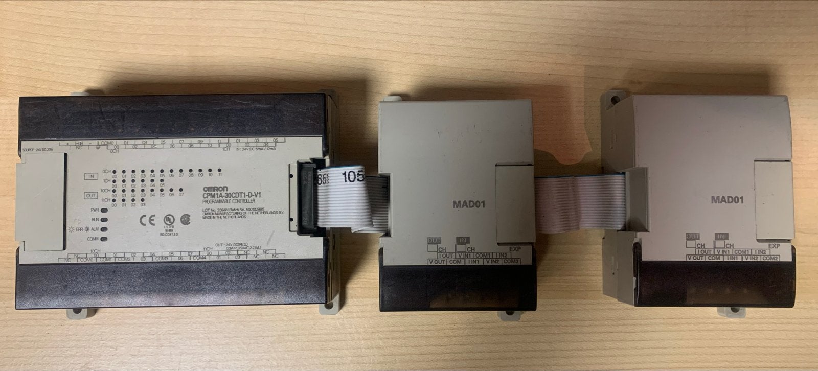 Omron CPM1A-30CDT1-D-V1 PLC met MAD01 modules, Hobby en Vrije tijd, Ophalen of Verzenden