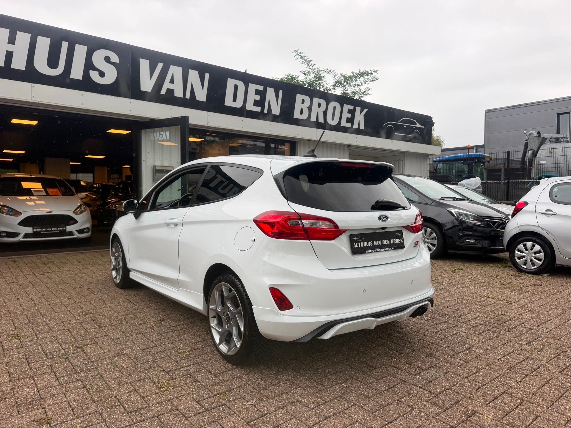 Ford FIESTA 1.5 EcoBoost ST-3|Camera|LED|B&O|Navi|Carplay An, Voorwielaandrijving, Stof, Gebruikt, Wit