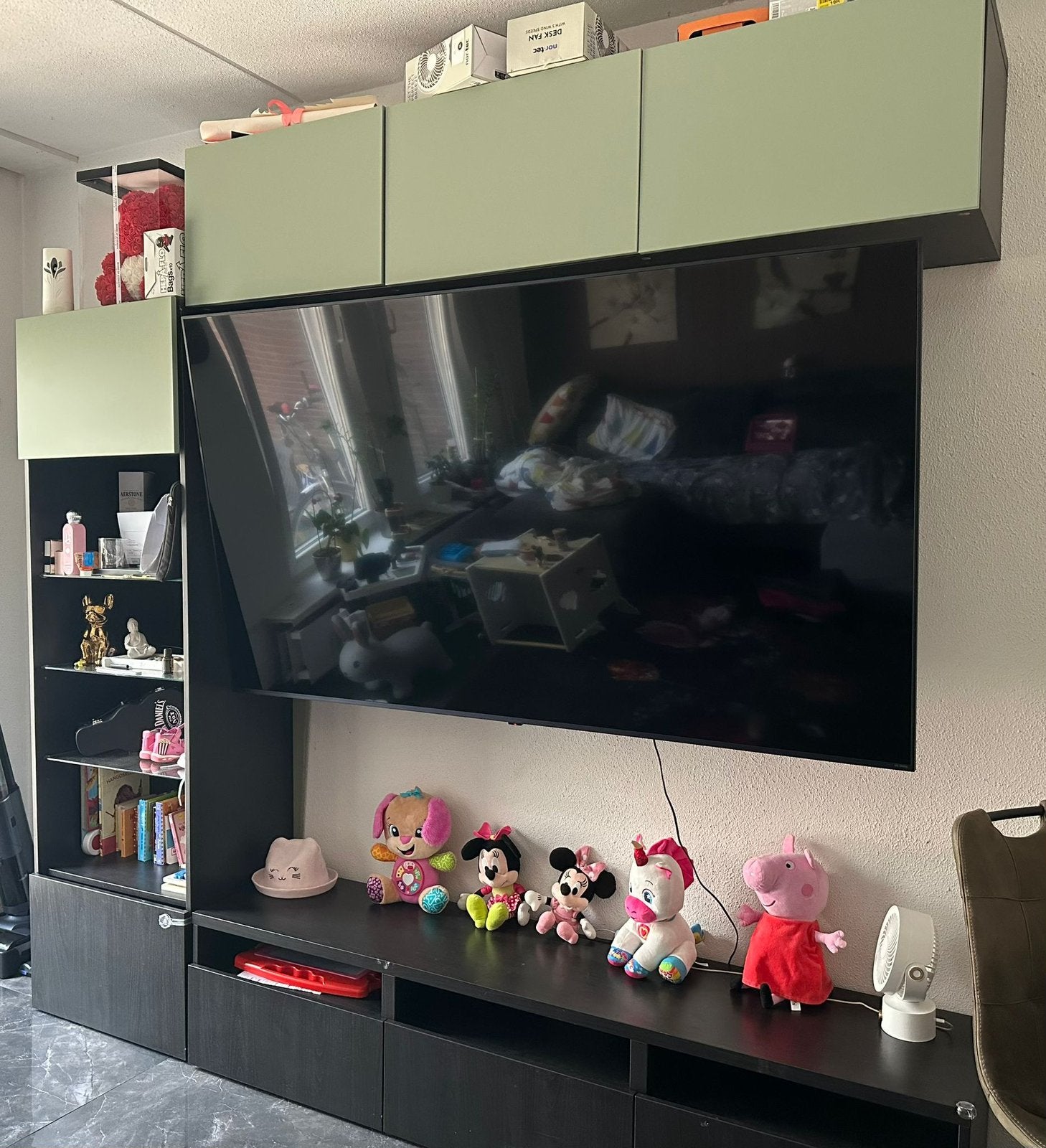 IKEA tv-meubel te koop vanwege verhuizing., Ophalen, Zo goed als nieuw