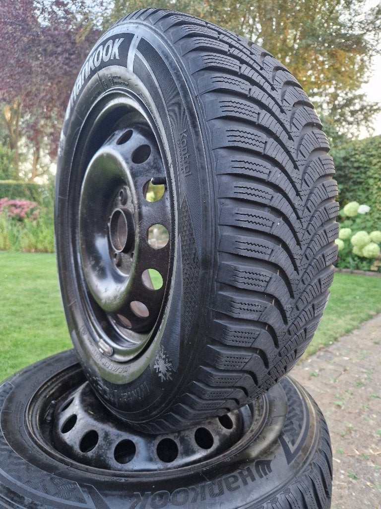 4 Winterbanden 6,5mm op 15 inch velg 5x114,3 Mazda Kia, Auto-onderdelen, Banden en Velgen, Ophalen, Gebruikt, 15 inch, Winterbanden