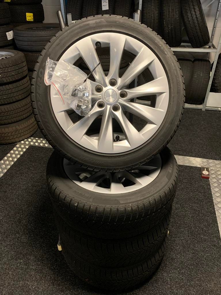Tesla Cyclone 19 inch velgen met winterbanden, Auto-onderdelen, Banden en Velgen, Banden en Velgen, Winterbanden, Personenwagen