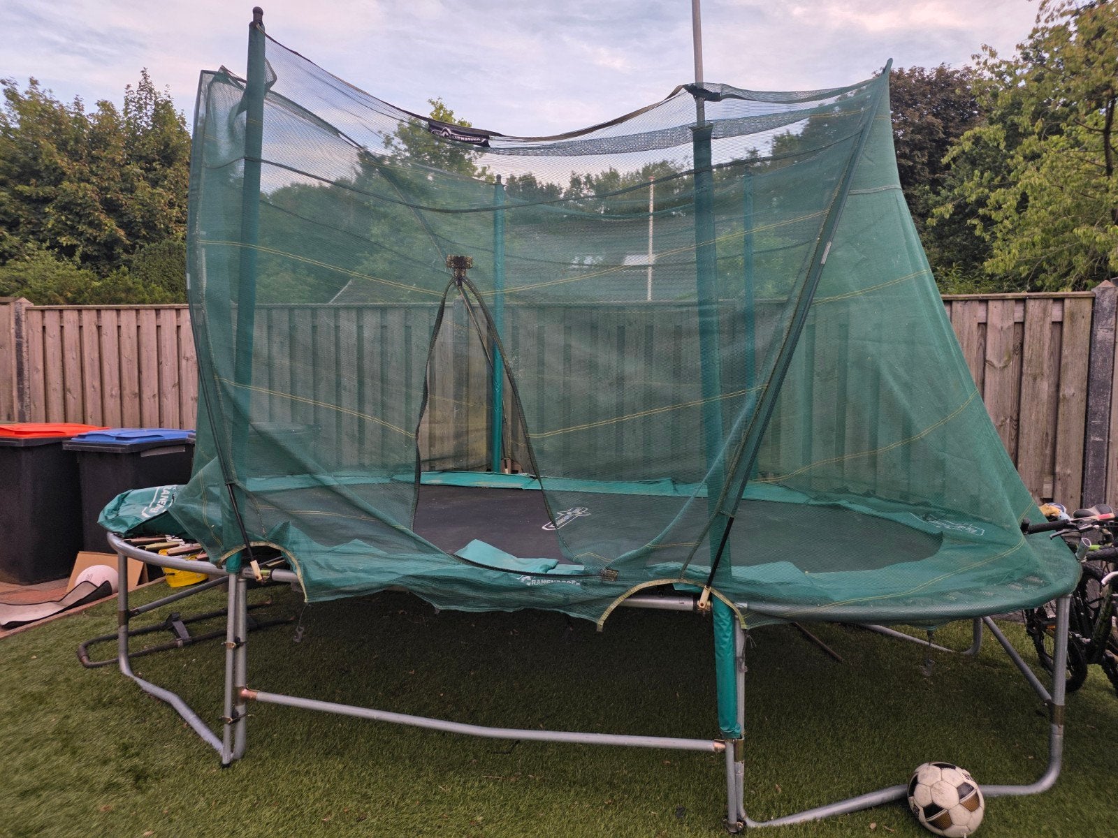 Trampoline met veiligheidsnet - Gebruikt, Ophalen of Verzenden, Gebruikt