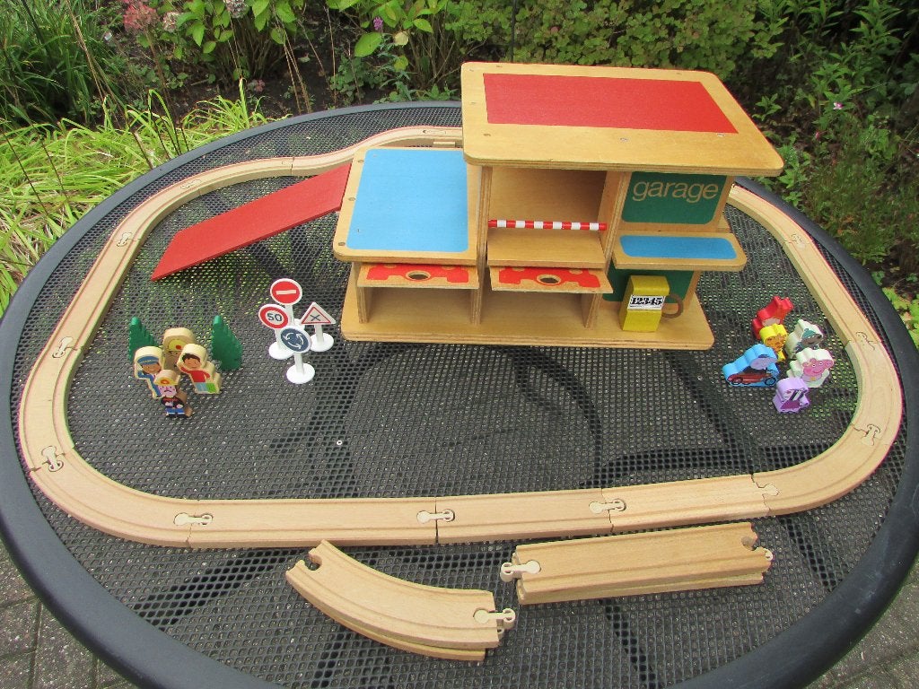 Houten garage met houten treinrails, Ophalen of Verzenden, Gebruikt