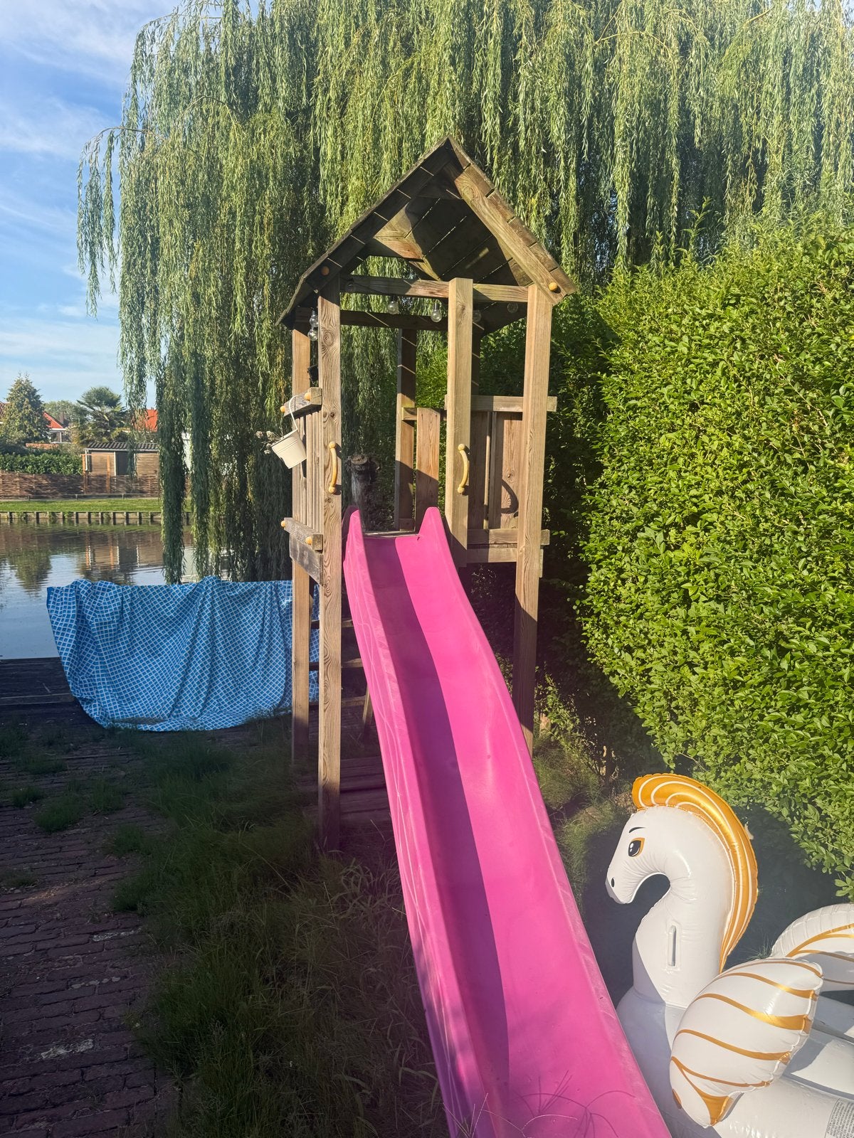 Houten speeltoestel met glijbaan en klimrek, Kinderen en Baby's, Speelgoed | Buiten | Speeltoestellen, Ophalen, Gebruikt, Glijbaan